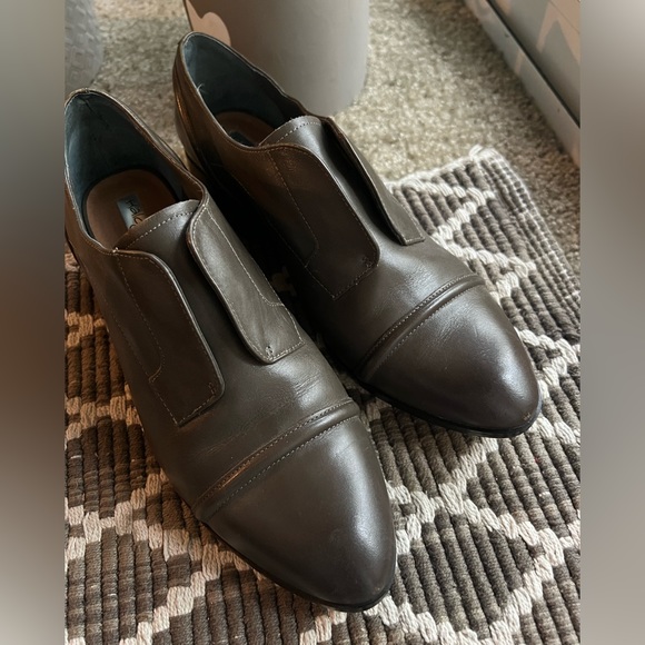 Halogen deep moss green colored loafers. Like new condition. Size 8.5 - Picture 1 of 6